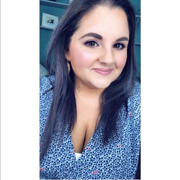 Meet your Posher - Picture 2 of 6